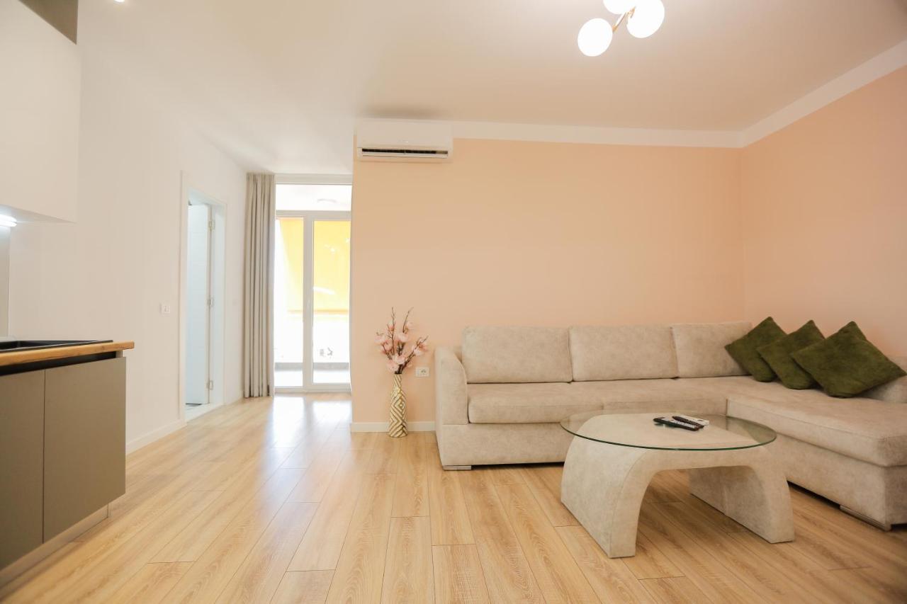 Miku Apartment-spectacular 1bd At Komuna E Parisit * Tirana
